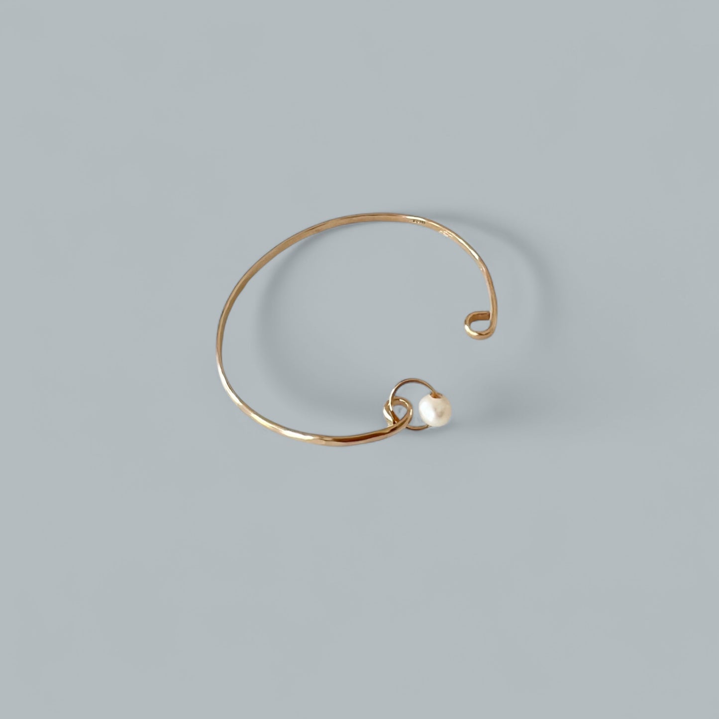 SHIRLEY pearl drop cuff