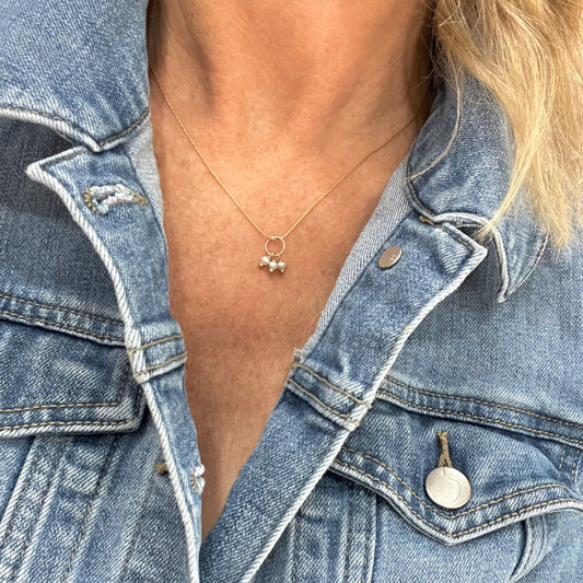 NAOMI triple pearl necklace