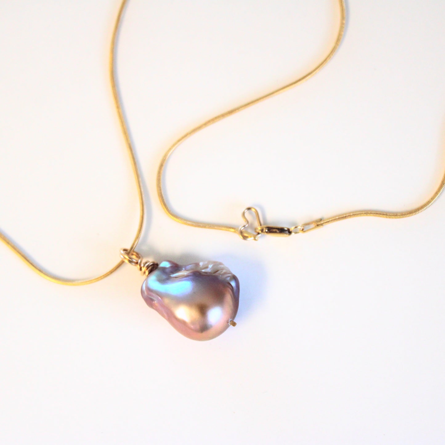 ABIGAIL baroque mauve pearl necklace