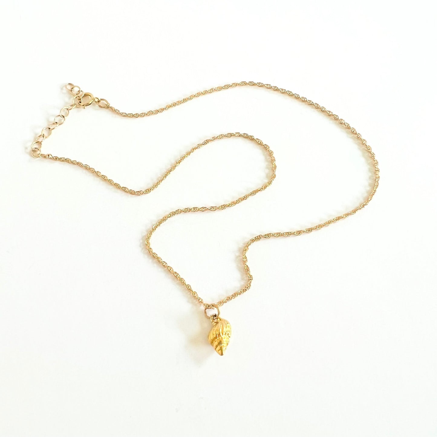 silvia mini shell necklace