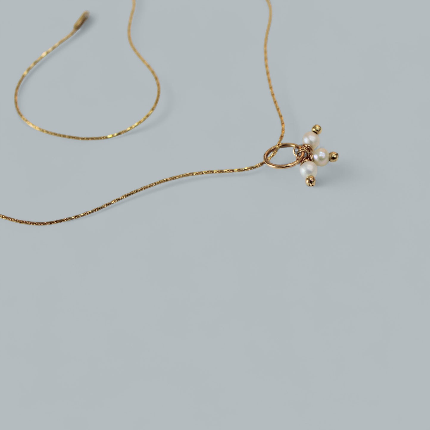 NAOMI triple pearl necklace