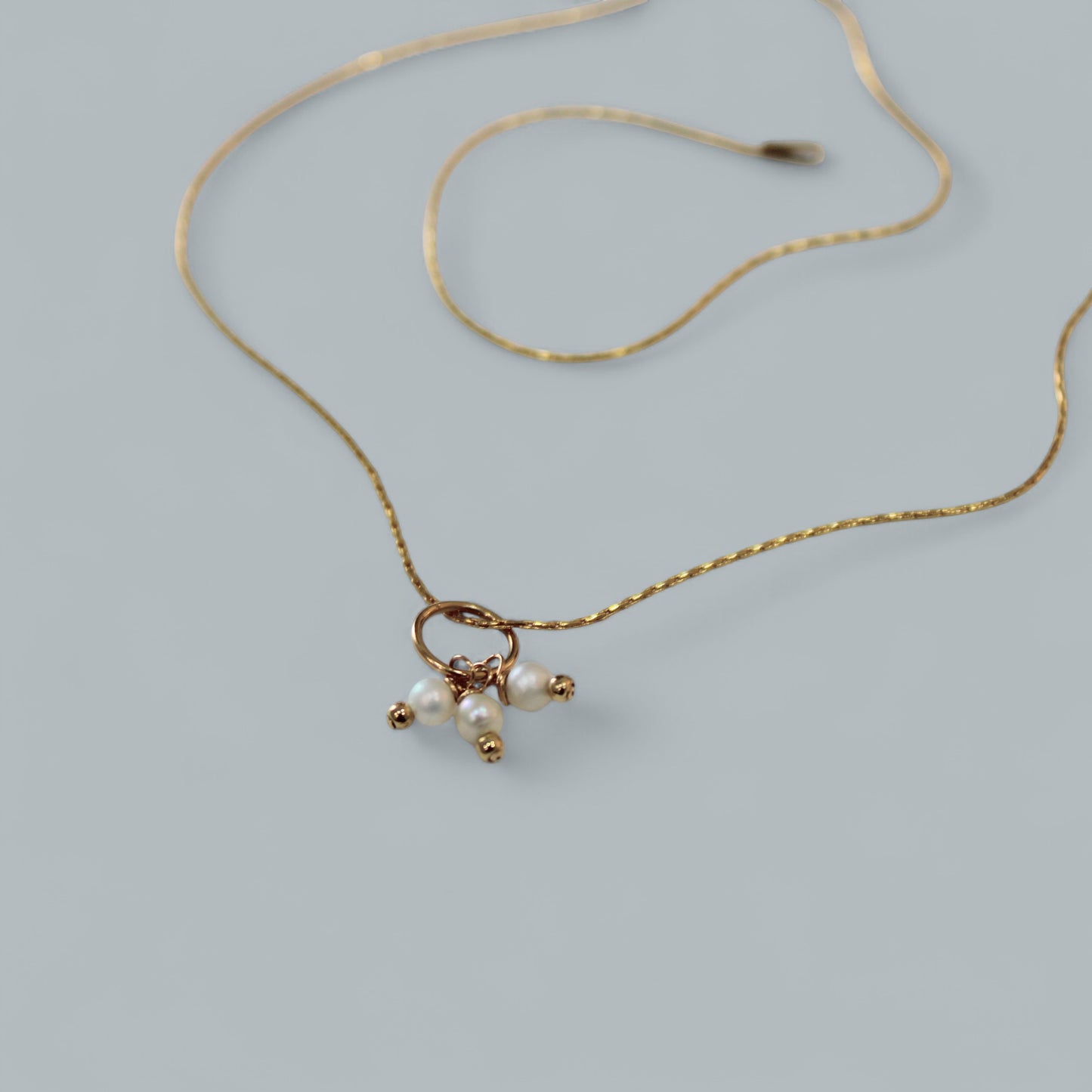 NAOMI triple pearl necklace