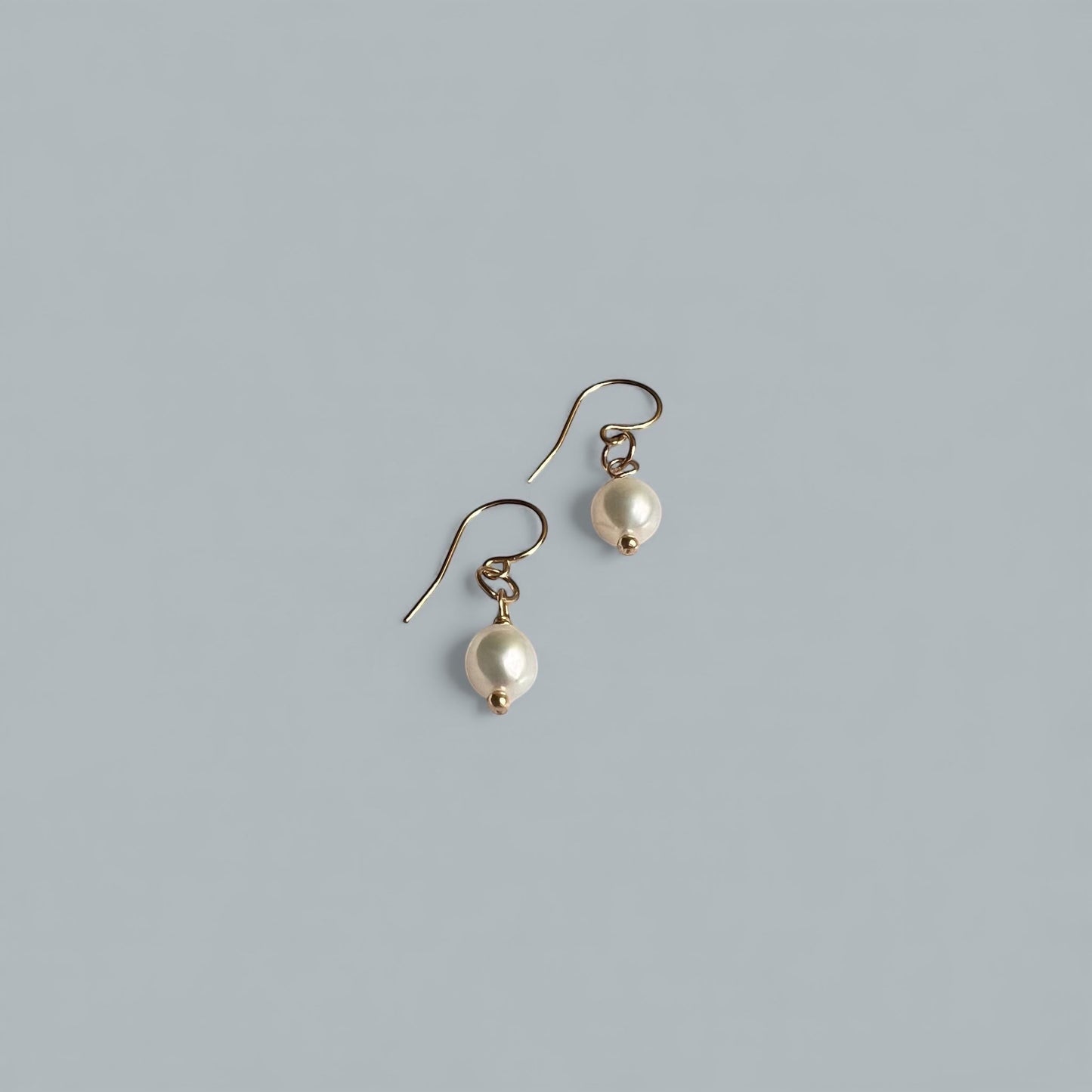 DINA pearl drop earring