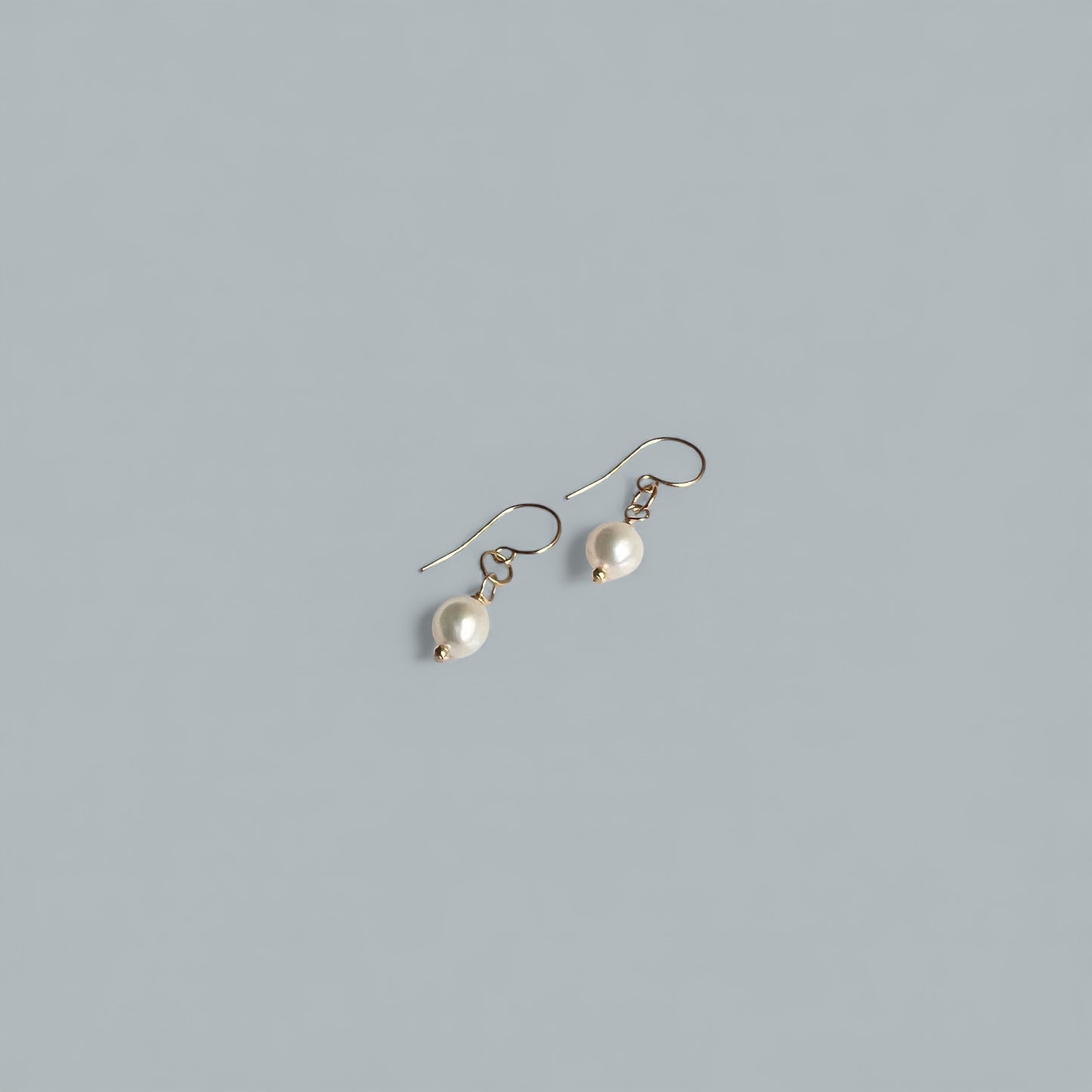 DINA pearl drop earring