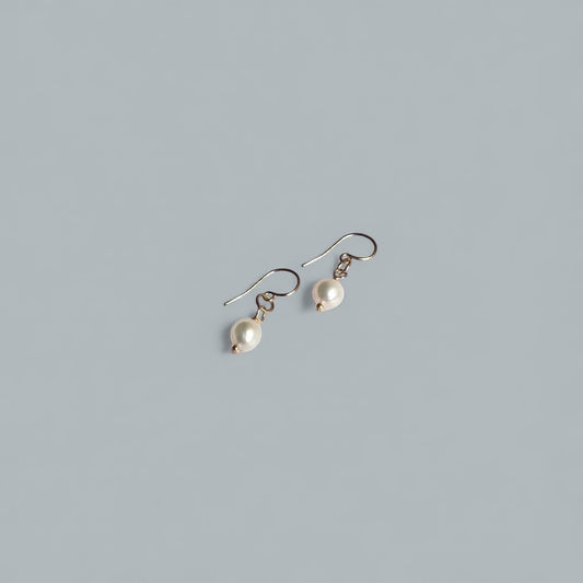 DINA pearl drop earring