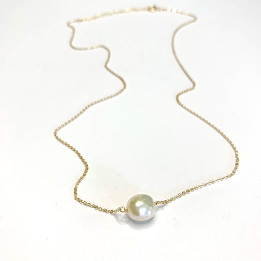 Audrey baroque pearl necklace