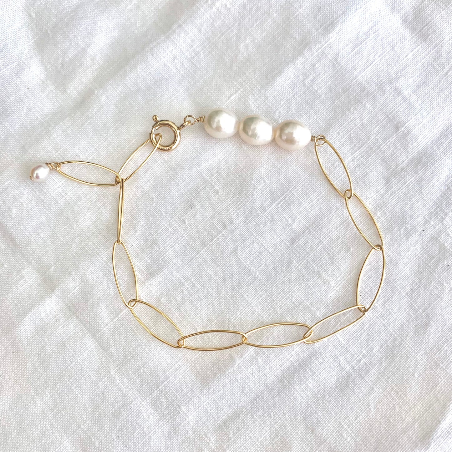 Elise pearl bracelet